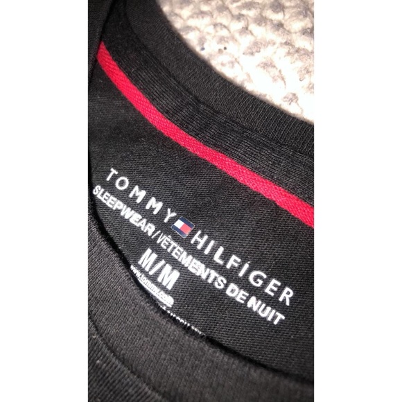 🔥TOMMY HILFIGER LOGO TEE🔥 - Picture 2 of 2